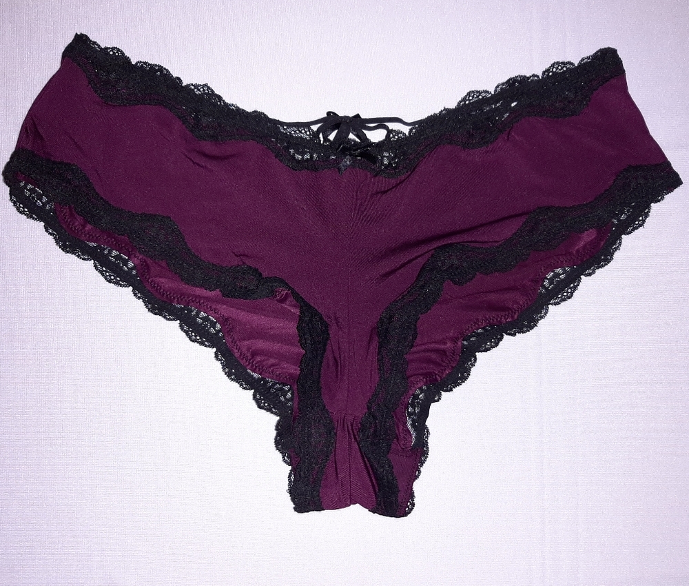 NWOT 🖤 Cacique Strappy Back Cheeky